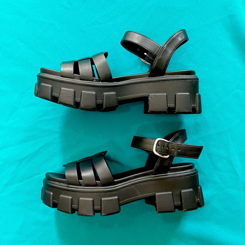 Black platform chunky sandals 6.5